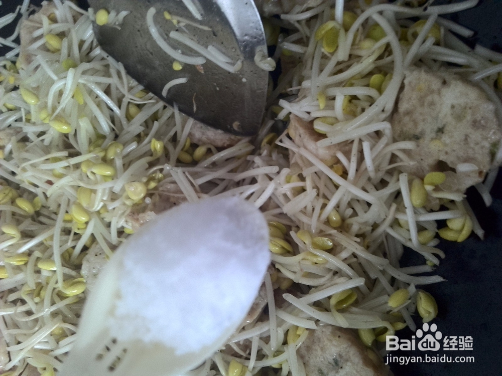 豆芽炒肉饼片