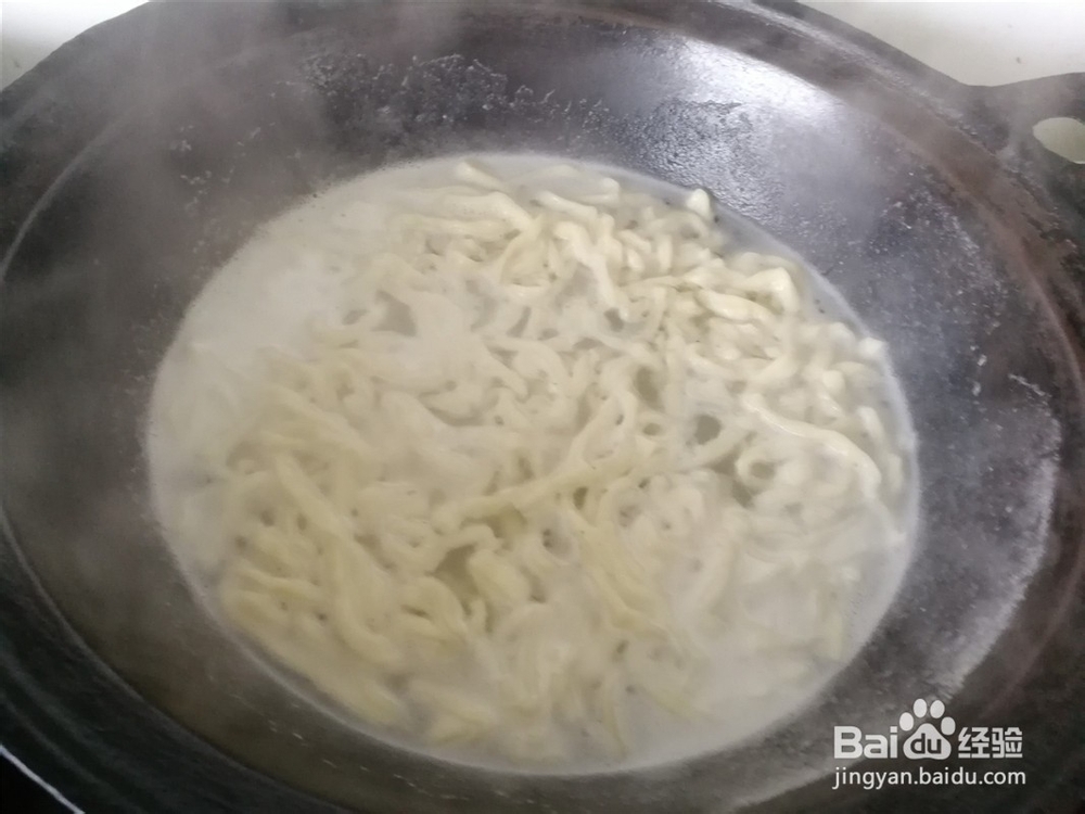 瘦肉丁黄瓜丝拌面