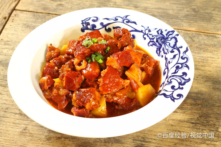 土豆炖牛肉的家常做法，