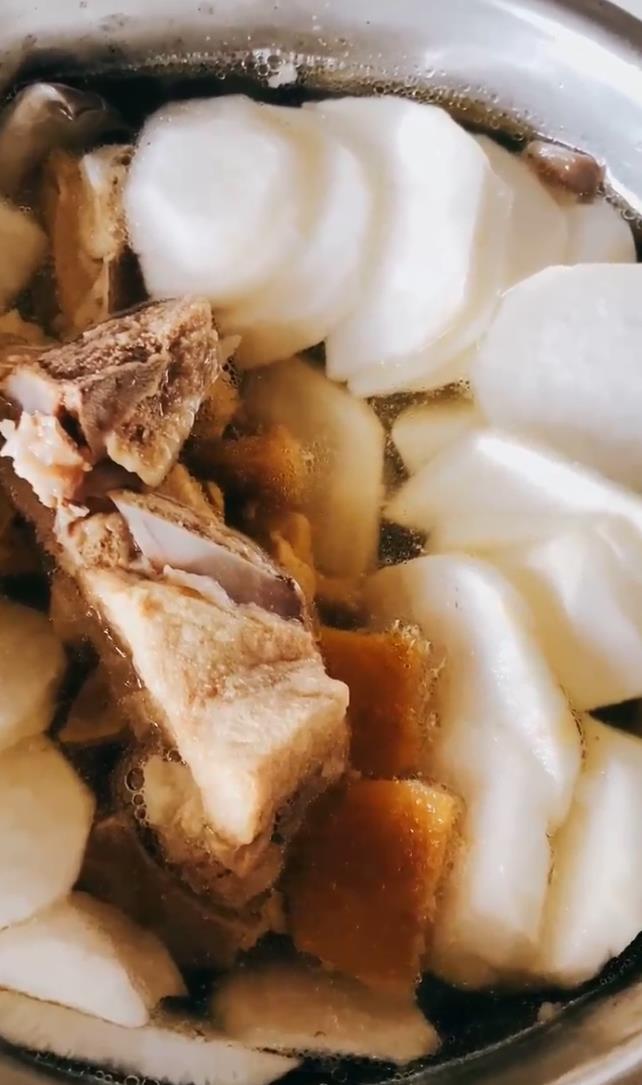 如何做美味萝卜排骨汤?