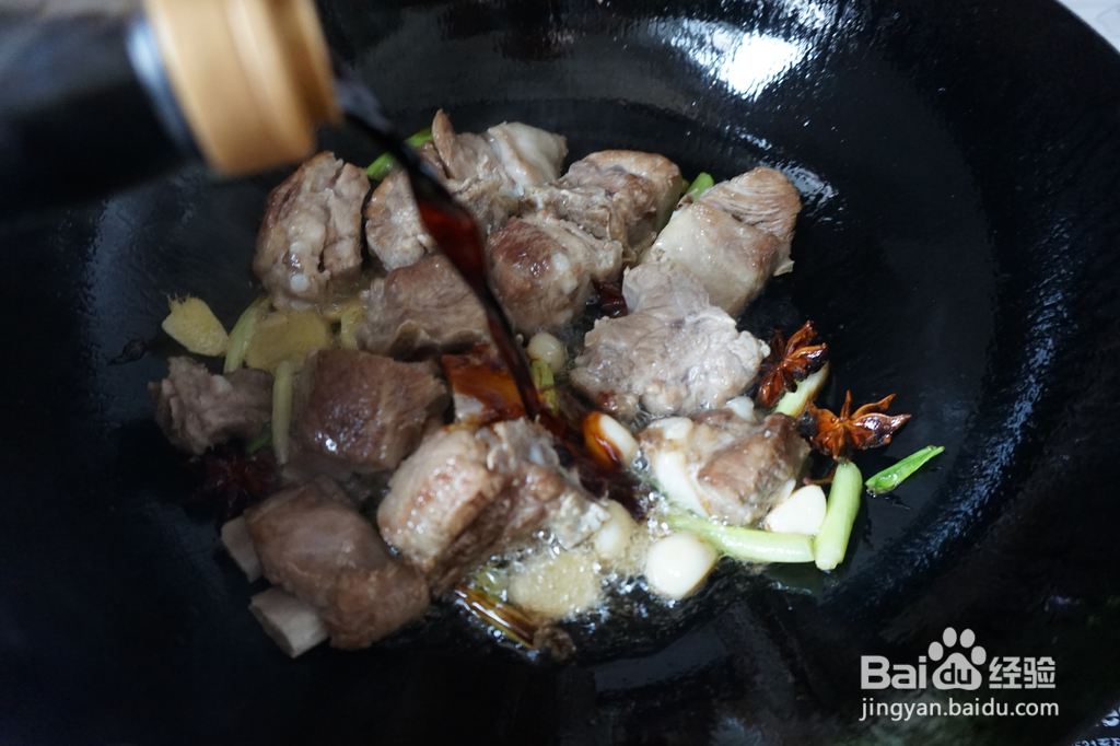 土豆烧排骨的做法