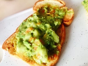 如何制作素牛油果百变三明治