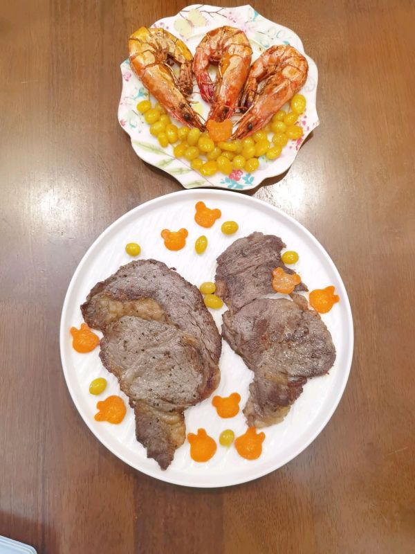 黑椒牛扒配大虾餐