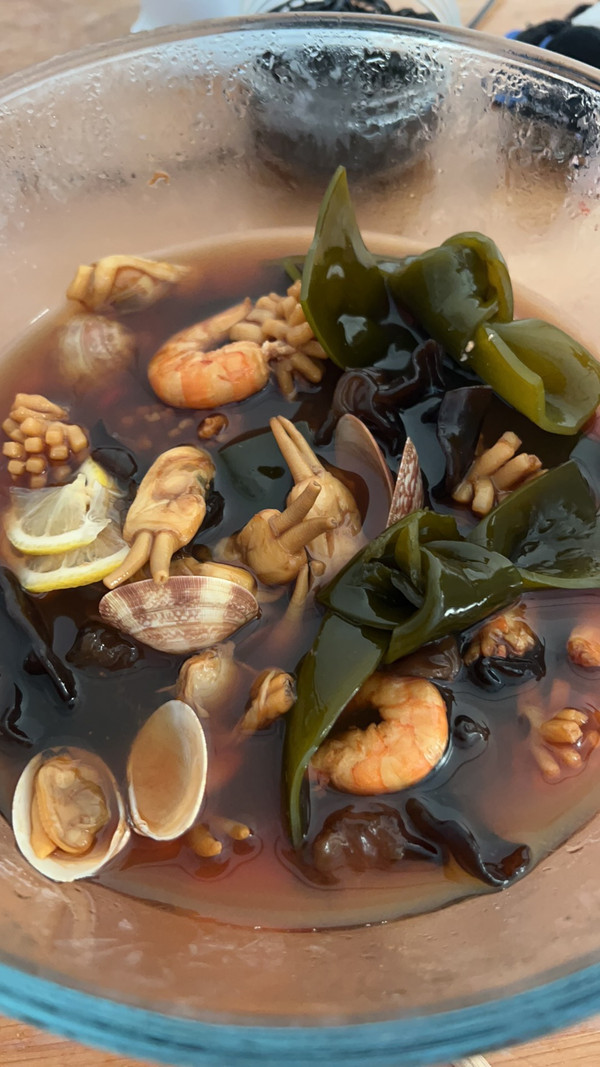 捞汁海鲜素菜拼盘