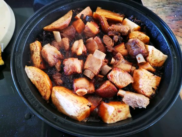 霉干菜香芋红烧肉