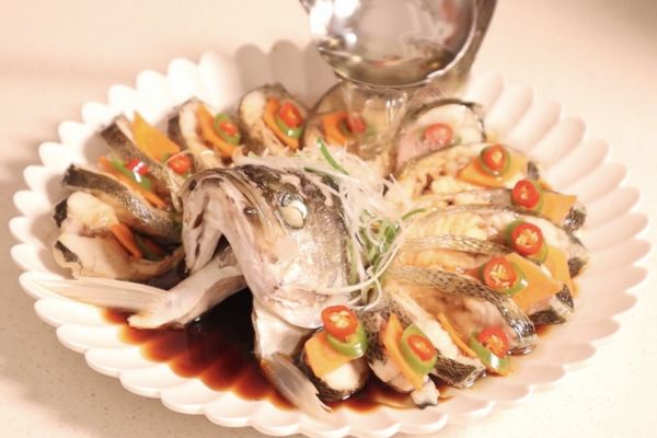 孔雀开屏清蒸鲈鱼