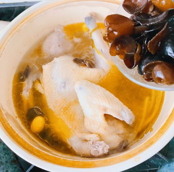 竹荪炖老母鸡汤