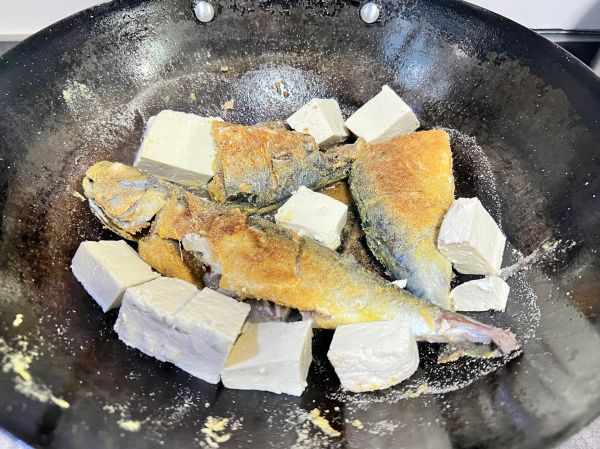 东北家常菜鲅鱼炖豆腐