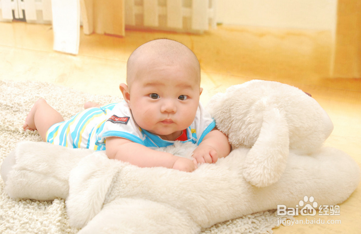 如何带孩子学走路