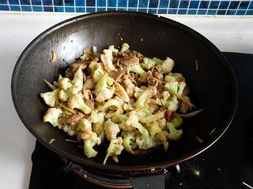 手把手教你做清脆可口的小炒菜花！