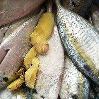 如何制作美味的五香煎鱼