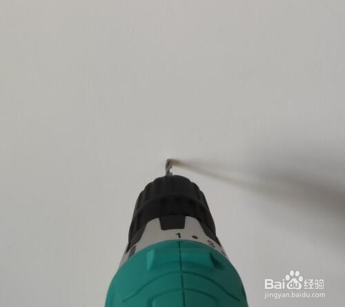 自己在家怎么给墙打孔