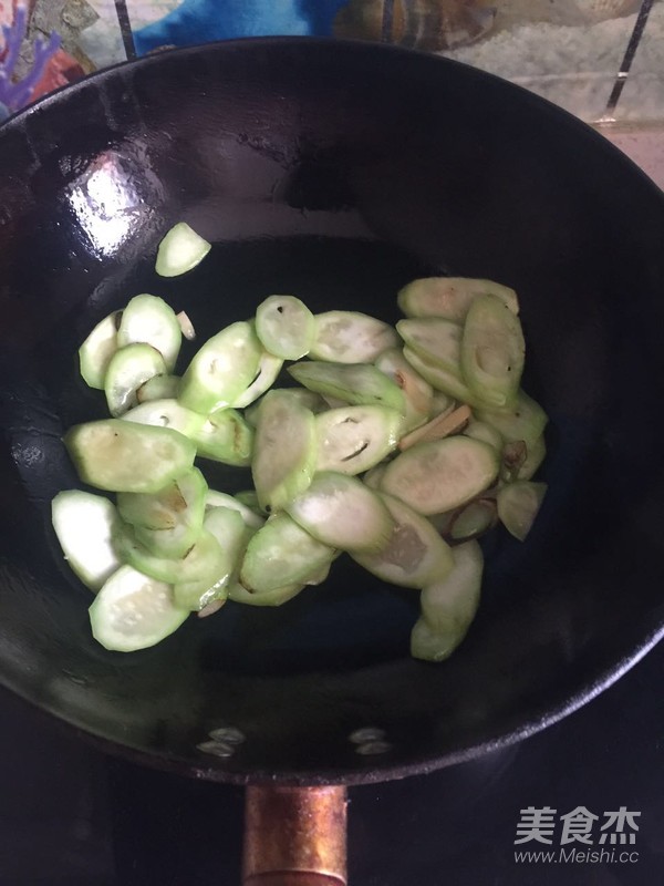 虾球烧丝瓜的做法