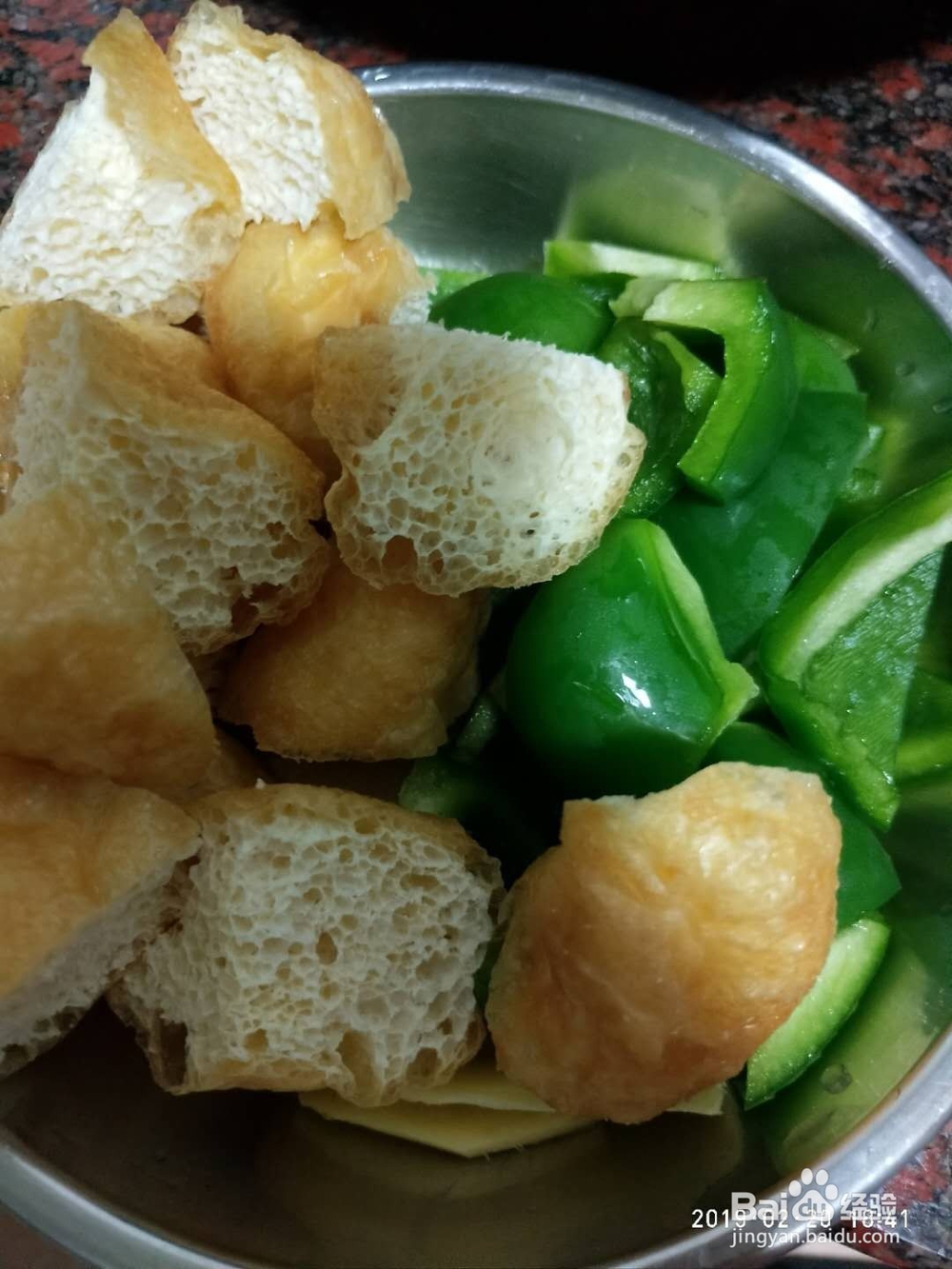 油豆腐灯笼椒焖鱼腩