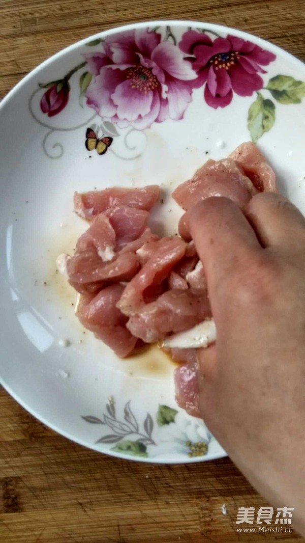 胡萝卜黄瓜炒肉片