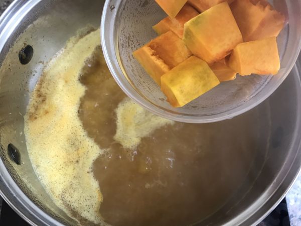 蔬菜咖喱鲜虾汤