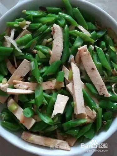 短豆角炒油豆腐