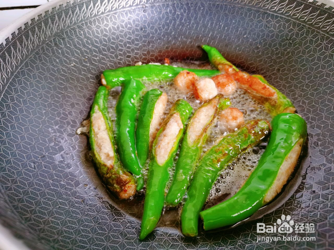 青椒酿鱼丸的做法