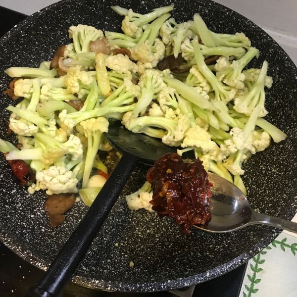 五花肉干煸有机花菜