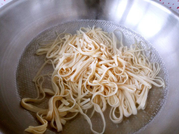 蒜苗豆腐皮怎么做,我教你呀