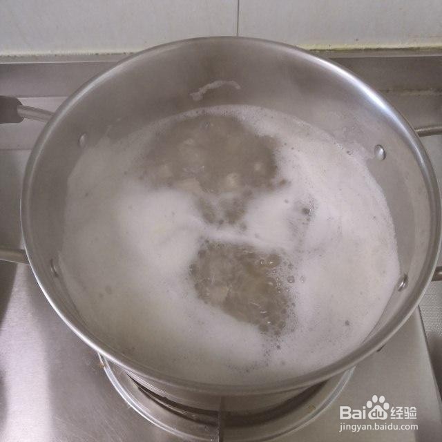 酒精喷裤子上变色怎么恢复