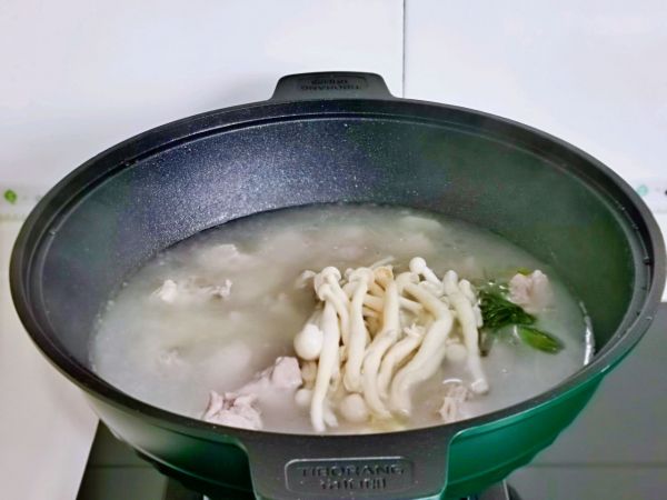 松茸冬瓜白玉菇鸭汤