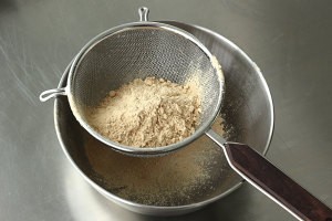 怎么做草莓方块曲奇？