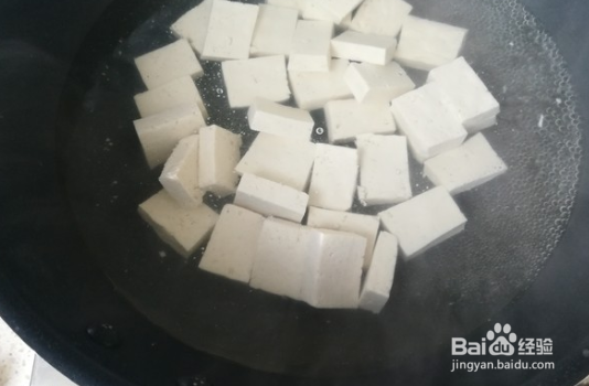 口蘑雪菜炖豆腐的做法