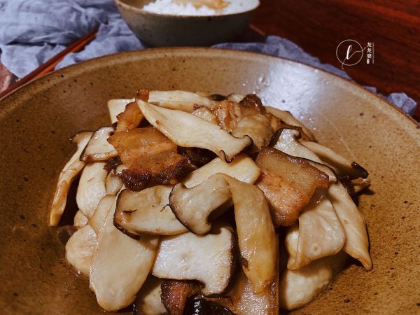 杏鲍菇炒五花肉
