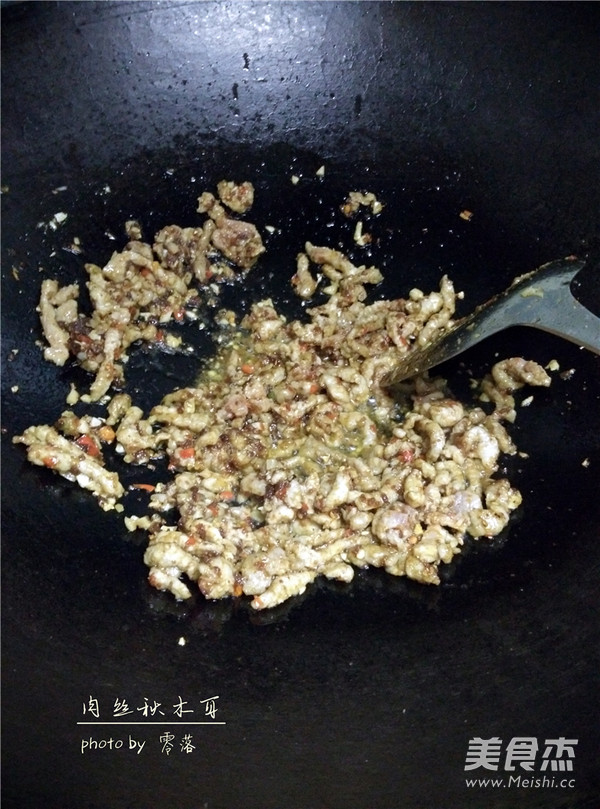 肉丝秋木耳的做法