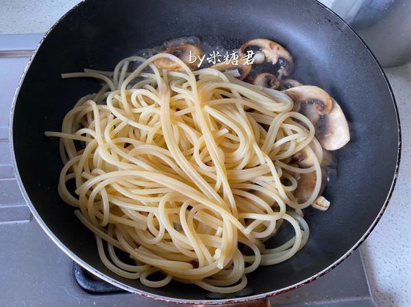 奶油培根意大利面