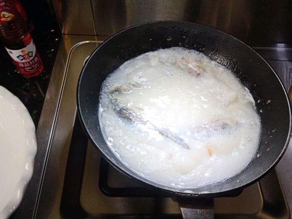 奶白鲫鱼豆腐汤