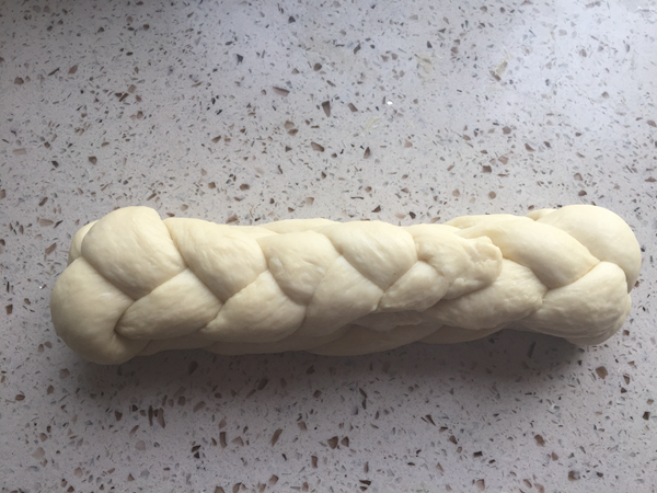 牛奶中种辫子面包