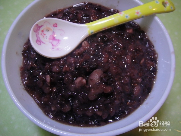 养颜补血美食——黑米粥