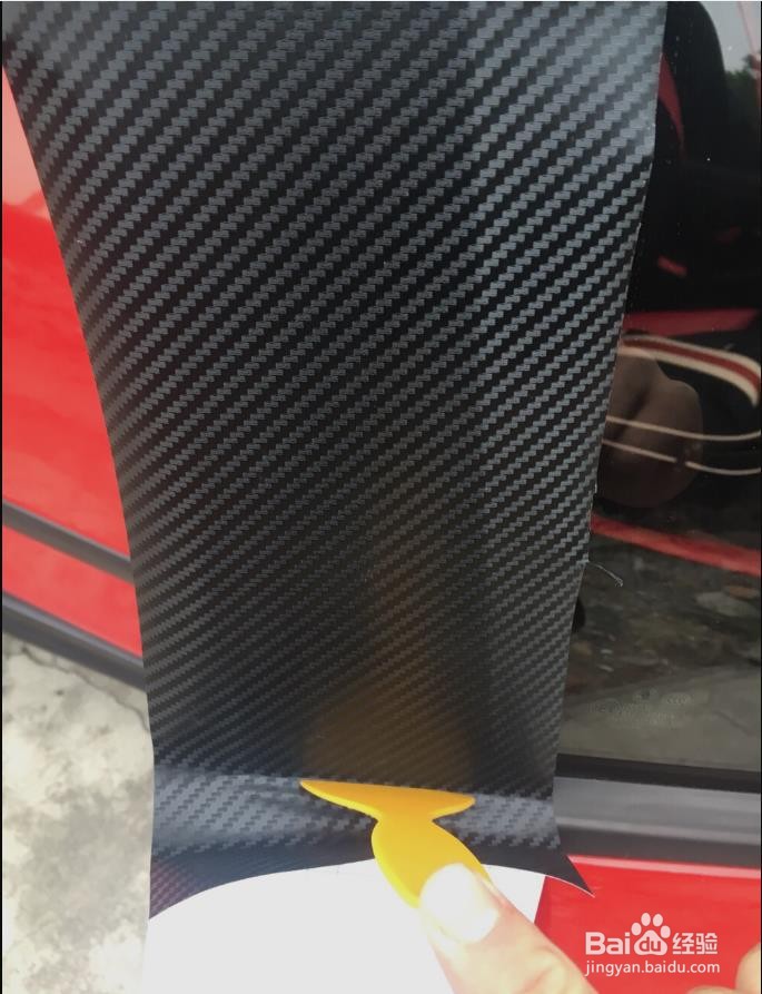 汽车中柱贴膜怎么贴