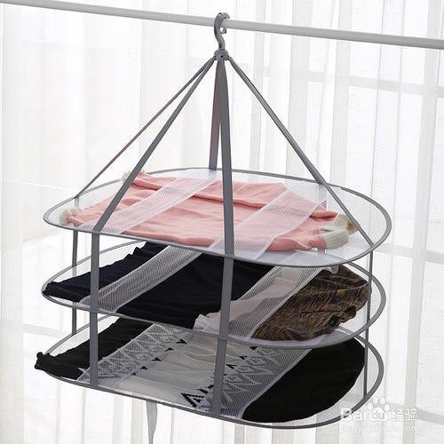 晾晒衣服,要平摊晾干哦.防止变形.