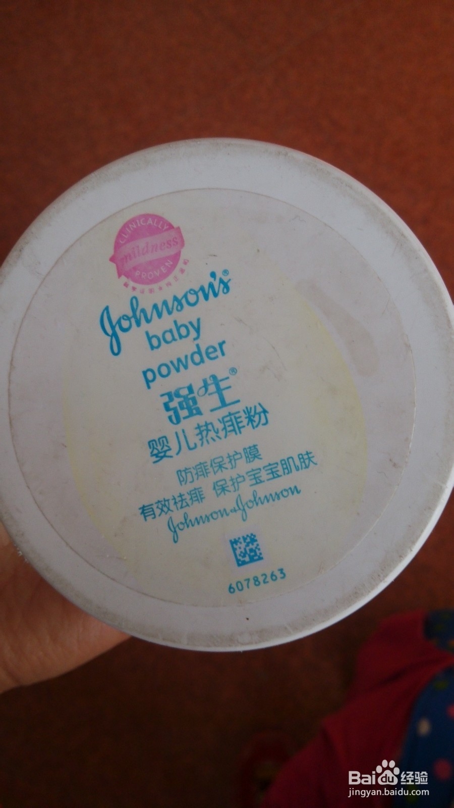 怎么给小宝宝兜尿不湿穿纸尿裤