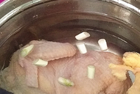 木耳鸡汤的做法