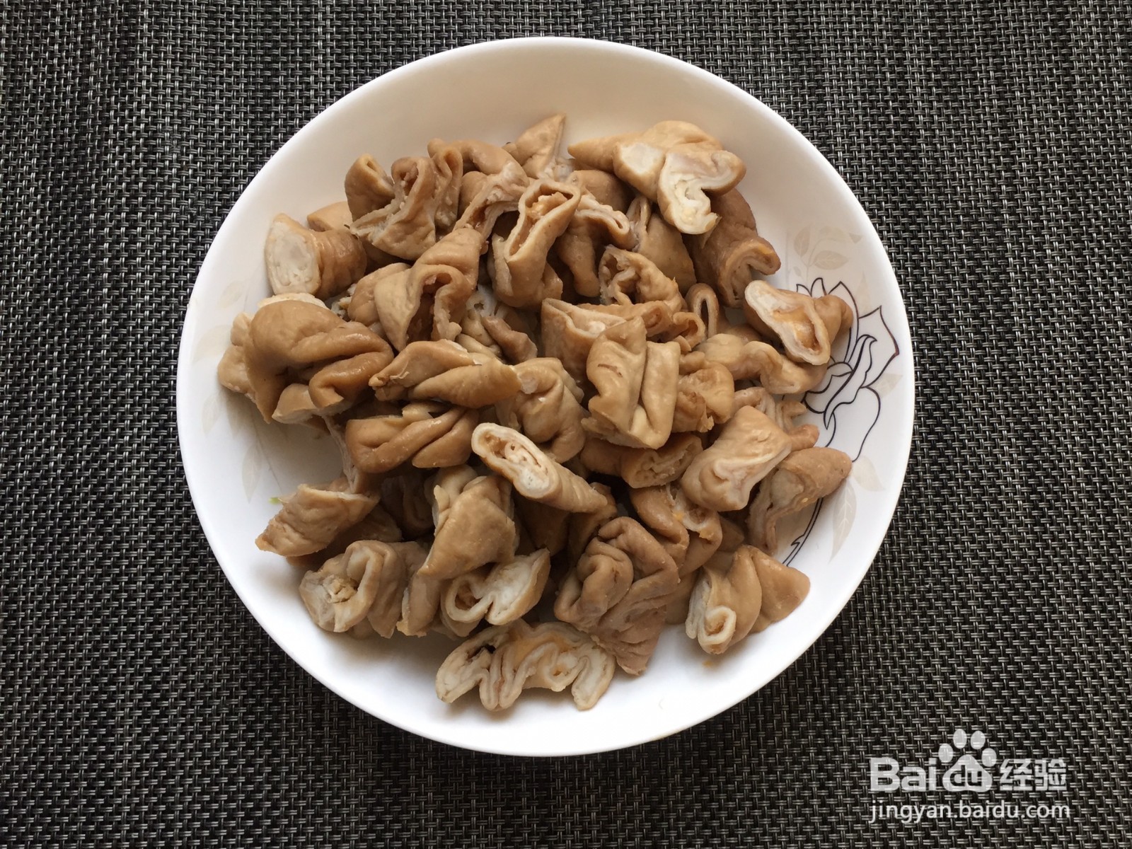 如何做出香辣香菇肥肠?