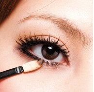 画新颖眼影的方法步骤