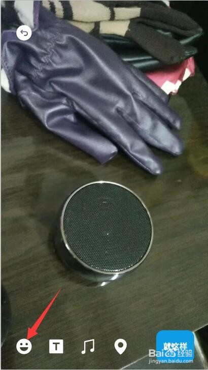 如何给时刻视频添加表情动图与文字音乐