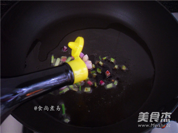 炝拌鸡腿菇的做法