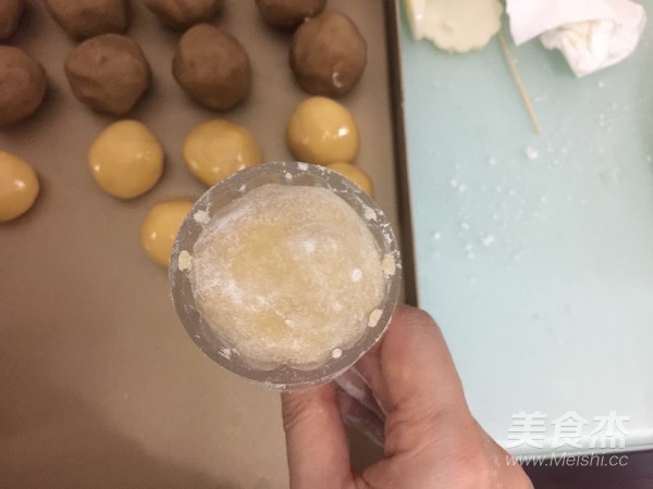 栗蓉月饼的做法