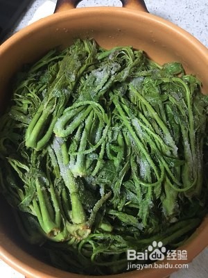 食补佳品有故事的腌香椿的做法