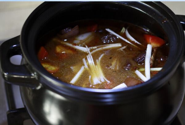 红酒洋葱胡萝卜炖牛肉