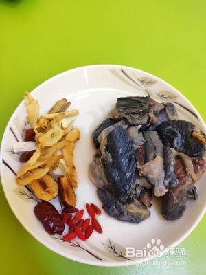 乌鸡山药鲜汤【美容养颜】