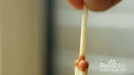 如何巧妙点燃火柴?