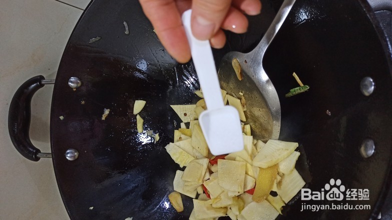 美味腊肉闷冬笋