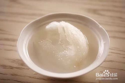 鲜炖燕窝：冰糖桂圆燕窝