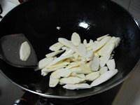 养生食补茭白炒培根的做法